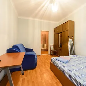 https://12-kyiv.hotels-of-kiev.com